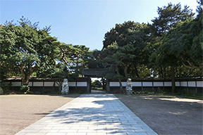 中門広場